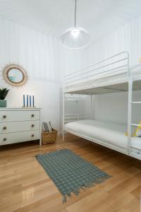 Двухъярусная кровать или двухъярусные кровати в номере Moncloa II