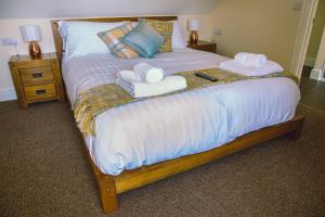 Кровать или кровати в номере The Barn Courtyard