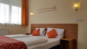 Ein Bett oder Betten in einem Zimmer der Unterkunft Dream Inn Hotel Regensburg Ost
