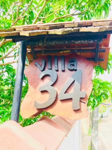 Un cartello che dice Julian su un edificio di VILLA No34 HIKKADUWA a Hikkaduwa
