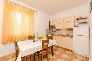 Kuchyň nebo kuchyňský kout v ubytování Apartment Antonija