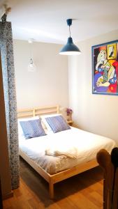 Postel nebo postele na pokoji v ubytování Zambra. Luminoso y coqueto apartamento en Chiclana