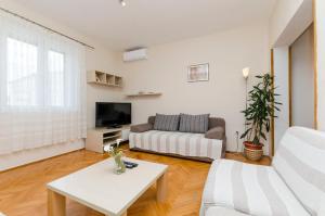 TV a/nebo společenská místnost v ubytování Apartment Antonija