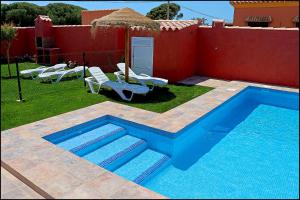 Bazén v ubytování Chalet Maestro nebo v jeho okolí + 24 fotografií