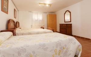 A bed or beds in a room at Almadrava