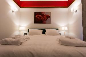 A bed or beds in a room at Abi Luxury Villas