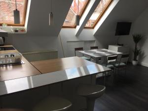 Kuchyňa alebo kuchynka v ubytovaní Rozmaring Apartman Pécs