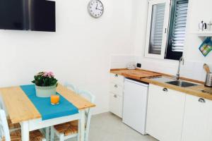 A kitchen or kitchenette at Casa Serradei