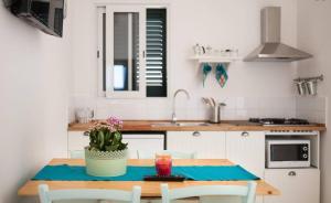 A kitchen or kitchenette at Casa Serradei