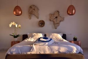 Rúm í herbergi á Hermes Mykonos Hotel