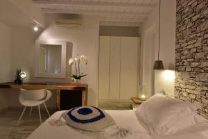 Rúm í herbergi á Hermes Mykonos Hotel