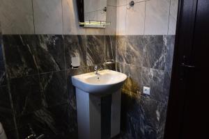 Ένα μπάνιο στο Hotel Active Apartments +24 φωτογραφίες