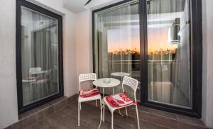 A balcony or terrace at Dreamtime Apartments