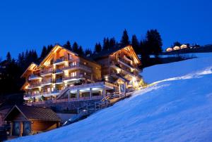 Gallery image of Hôtel l'Hélios in Méribel +37 photos