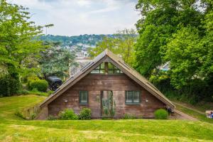 a small wooden house with a pitched roof at The Garden Studios in Budleigh Salterton