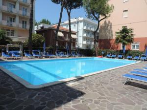 Bazén v ubytování Hotel Liliana nebo v jeho okolí