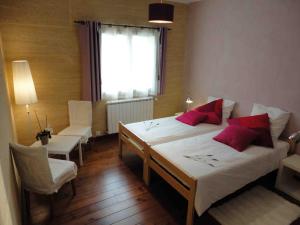 Postel nebo postele na pokoji v ubytování Villa La Charmeuse Fleurie
