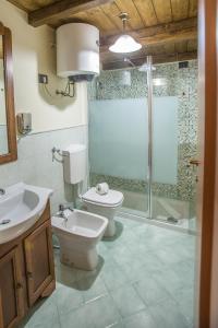 A bathroom at La Fornasetta Még 19 kép