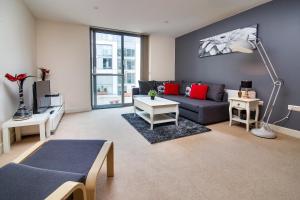 Svetainės erdvė apgyvendinimo įstaigoje AJY Birmingham City Centre Viva Apartment