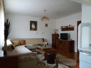 Μια τηλεόραση ή/και κέντρο ψυχαγωγίας στο Rent a house - "Laki"