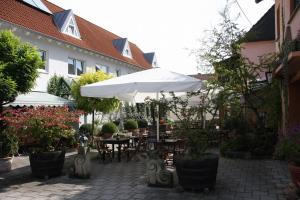 ห้องอาหารหรือที่รับประทานอาหารของ Hotel Gasthof Grüner Wald