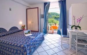 Uma área de estar em Hotel Residence S.Angelo