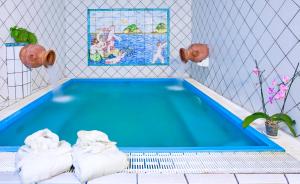 A piscina localizada em Hotel Residence S.Angelo ou nos arredores