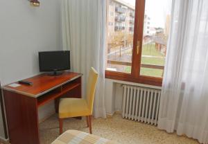 TV a/nebo společenská místnost v ubytování Hostal la Parrilla