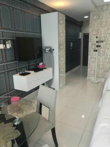 TV a/nebo společenská místnost v ubytování Rumah Cik Ani