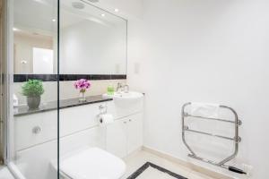 Vonios kambarys apgyvendinimo įstaigoje Premium Apartments By Excel