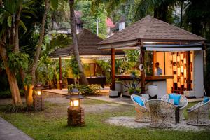 Сад в Krabi La Playa Resort