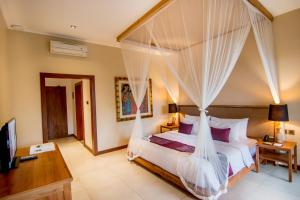 Letto o letti in una camera di Ulun Ubud Resort - CHSE Certified