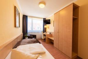 Postel nebo postele na pokoji v ubytování Hotel Royal