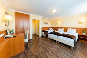 Postel nebo postele na pokoji v ubytování Hotel Royal
