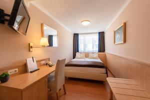 Postel nebo postele na pokoji v ubytování Hotel Royal