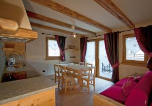 a kitchen and dining room with a table and chairs at Chalet Teo e Marianna in Bormio