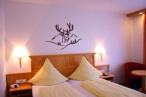 Postel nebo postele na pokoji v ubytování Hotel-Landgasthof Ploss
