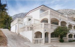 En generel udsigt til bjerge eller udsigt til bjerge taget fra lejligheden