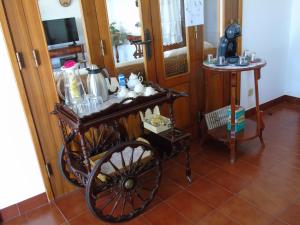 a kitchen with a cart filled with appliances at Casa Flor do Mar Lagos in Lagos