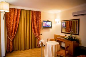 TV a/nebo společenská místnost v ubytování Hotel Ares