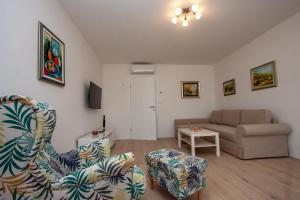 a living room with a couch and a table at Apartman Colosseum in Pula