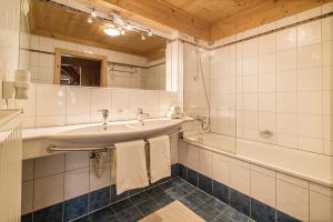 a bathroom with a sink and a bath tub at Bauerndörfl Hüttschlag in Hüttschlag