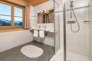 Koupelna v ubytování Bauerndörfl Hüttschlag + 28 fotografií