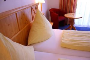 Postel nebo postele na pokoji v ubytování Hotel-Landgasthof Ploss