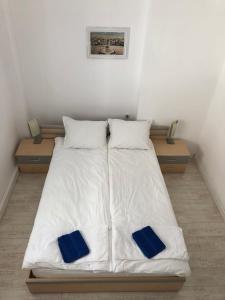 Легло или легла в стая в Modern & Old
