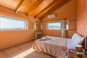 A bed or beds in a room at Villa Francesca Még 37 kép