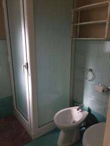 Koupelna v ubytování Villa L'Ottagono con cucina parcheggio privato telecamerizzato e wifi