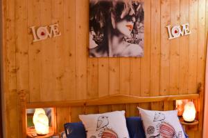 Łóżko lub łóżka w pokoju w obiekcie Apartamentos Los Delfines