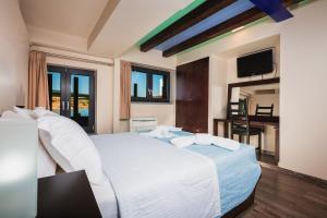 A bed or beds in a room at Villa Menelaos