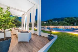 Bazen u objektu Apartments Very Good Life ili u blizini